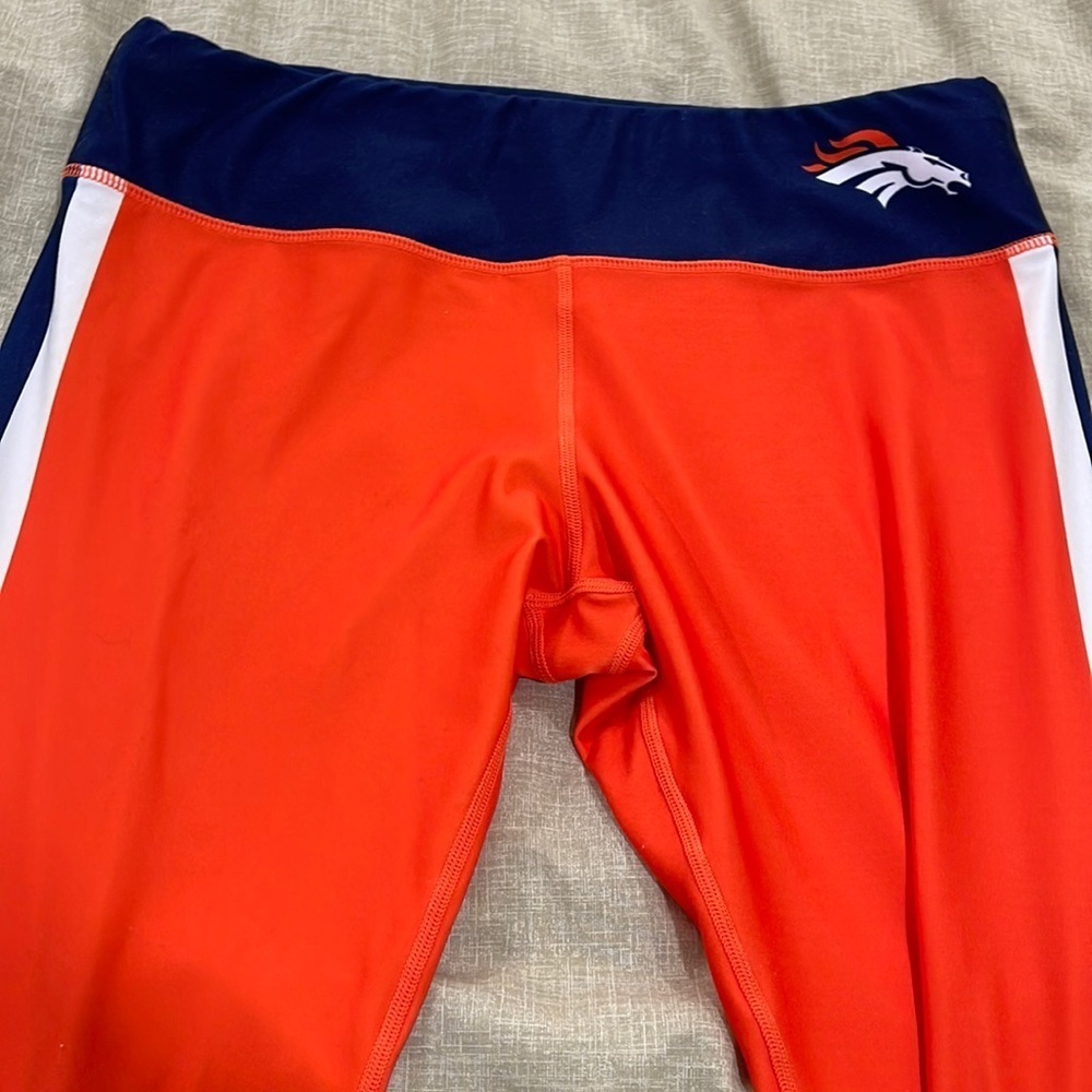 Nfl Team Apparel Denver Broncos Football Women's Graphic Leggings Size XL. EUC